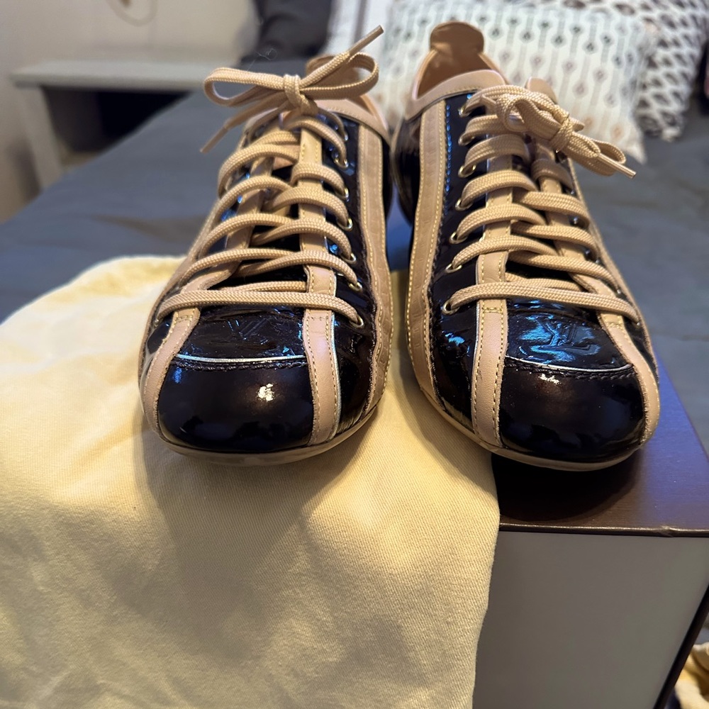 Louis Vuitton tennis shoes Size 11